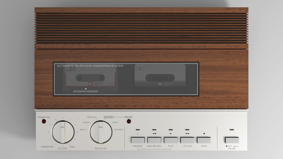 Un répondeur vintage utilisé dans les années 70, avec un système de cassettes à bande.